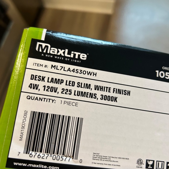 MaxLite Desk LAMP LED 4W Slim 3000K, USB Port, White Finish - Picture 4 of 6